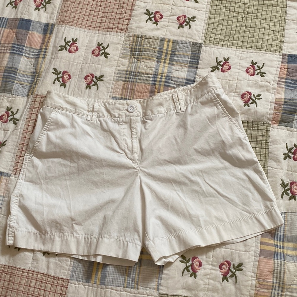 Ann Taylor Loft 100% cotton flat front side pocket button front off white shorts